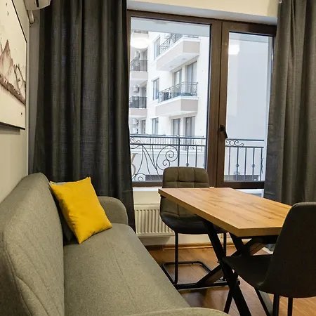 With Private Parking 2 Apartament